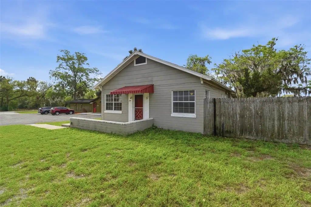 1030 Camphor Lane Deland FL 32720