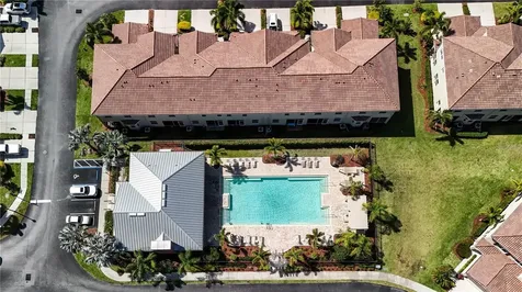623 53rd Ave N St Petersburg FL 33703