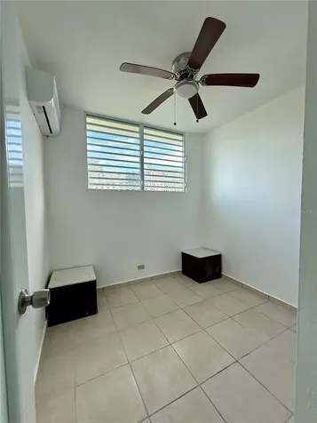 4R-45 Calle Roble / Lomas Verdes Bayamon PR 00956