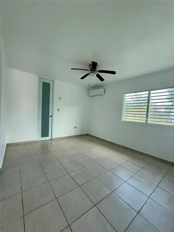 4R-45 Calle Roble / Lomas Verdes Bayamon PR 00956