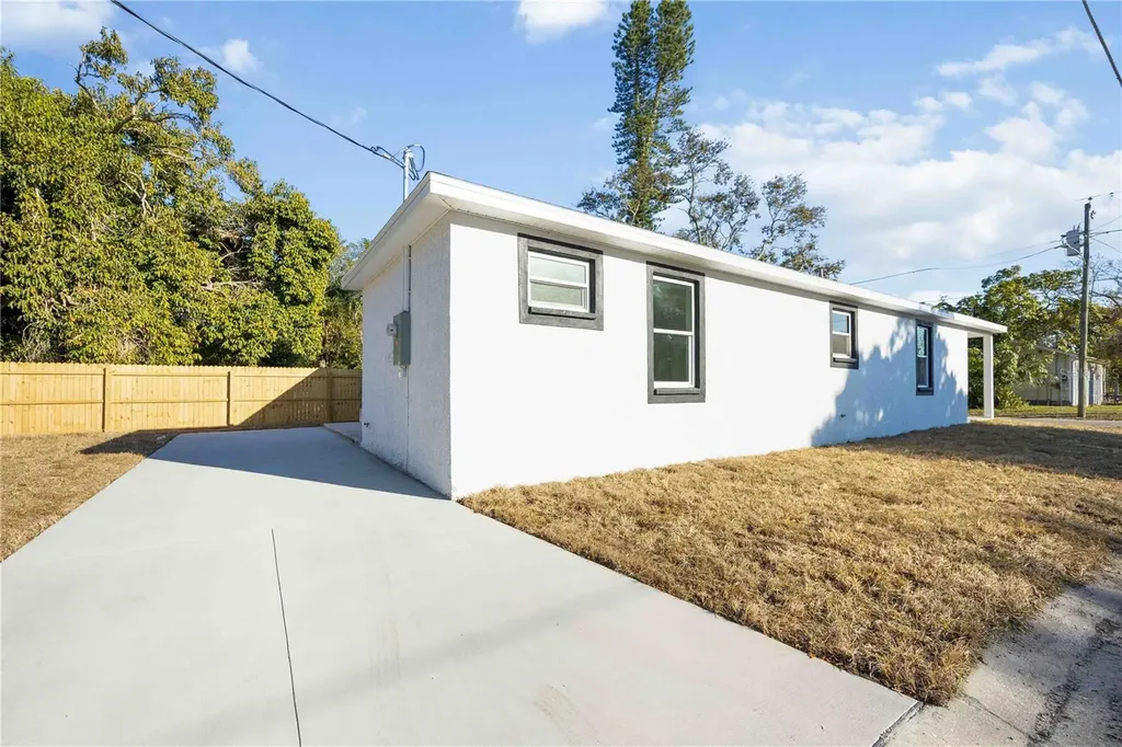 520 12th Avenue W Bradenton FL 34205