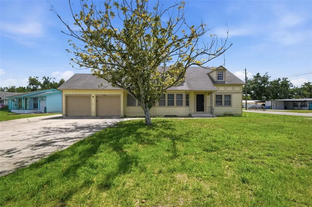 2513 16th Avenue W Bradenton FL 34205