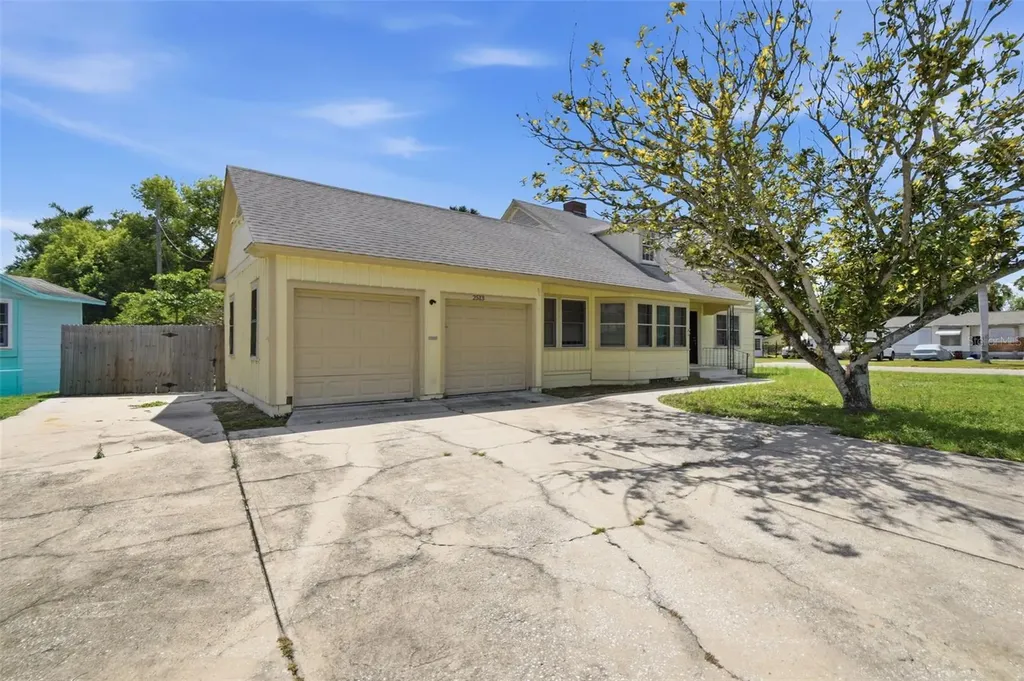 2513 16th Avenue W Bradenton FL 34205