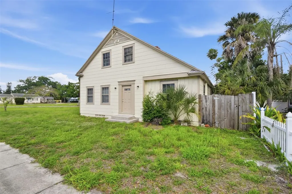 2513 16th Avenue W Bradenton FL 34205