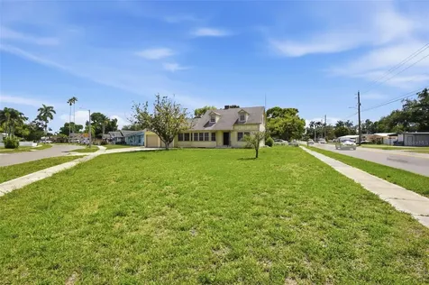 2513 16th Avenue W Bradenton FL 34205