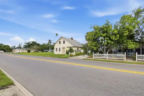 2513 16th Avenue W Bradenton FL 34205
