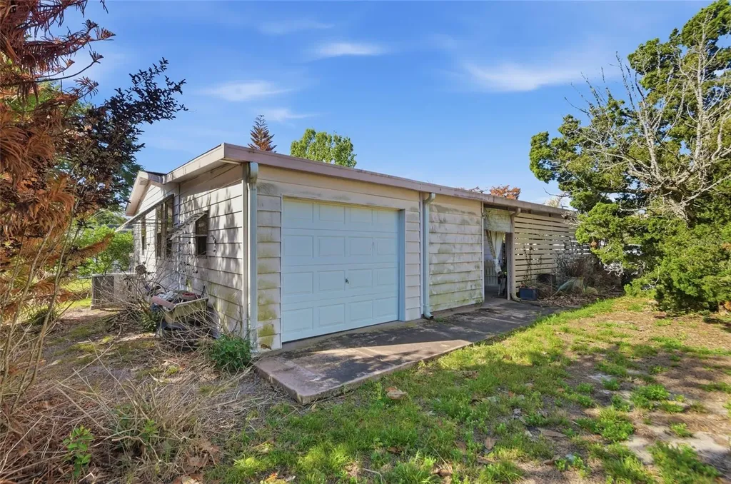 1537 Doral Circle Lady Lake FL 32159