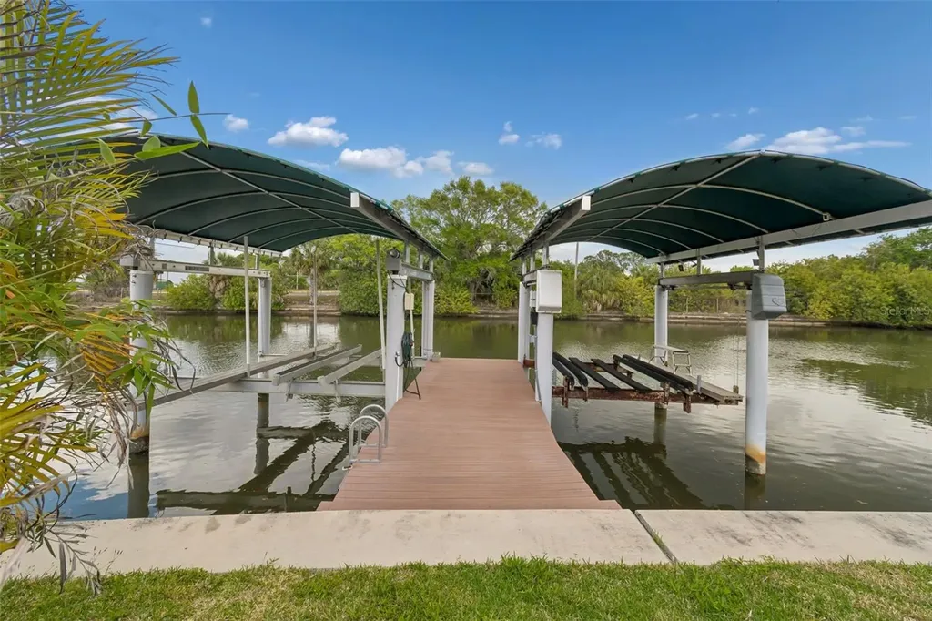 4213 Saltwater Boulevard Tampa FL 33615