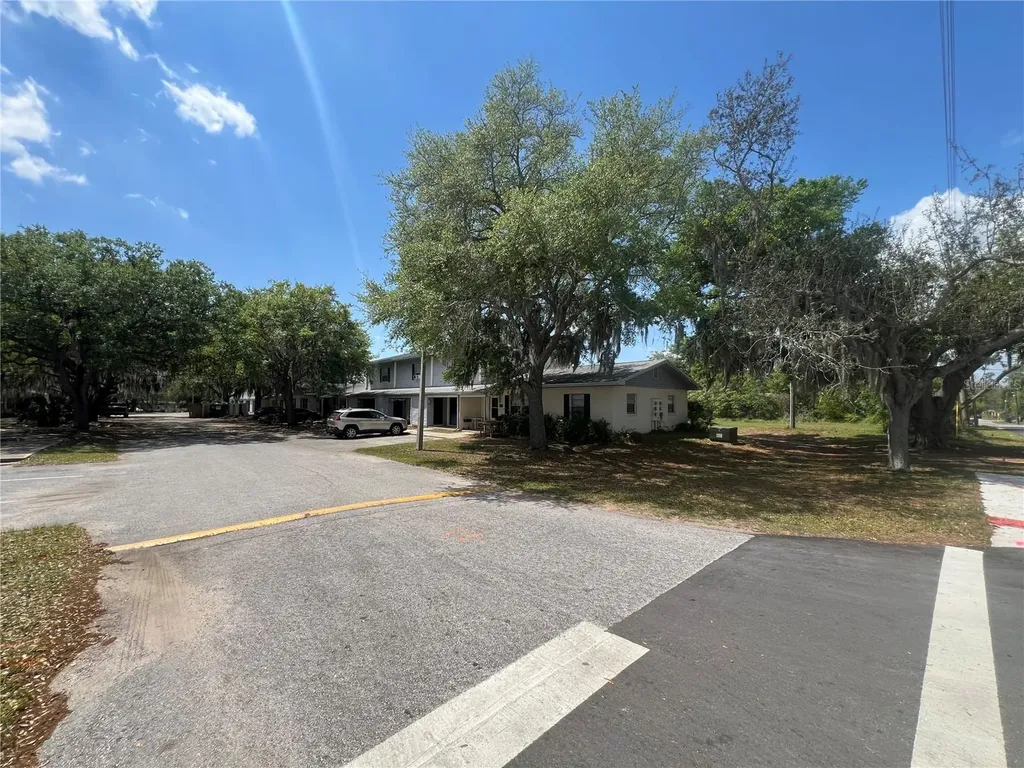 1000 E Caroline Street Tavares FL 32778