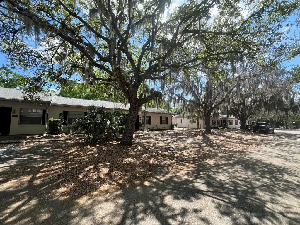 1000 E Caroline Street Tavares FL 32778