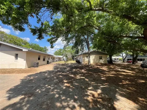 1000 E Caroline Street Tavares FL 32778
