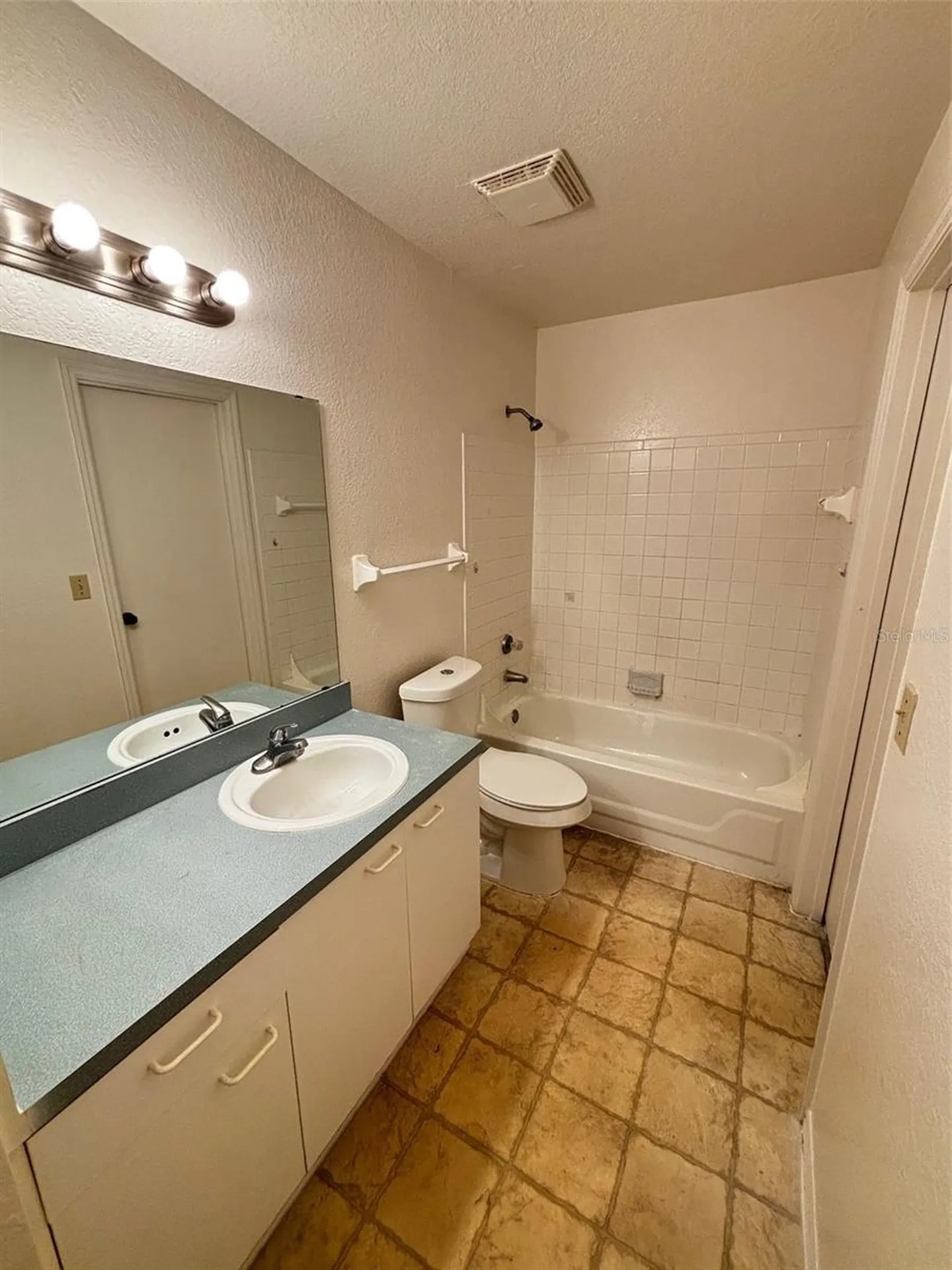 1615 Columbia Arms Circle Kissimmee FL 34741
