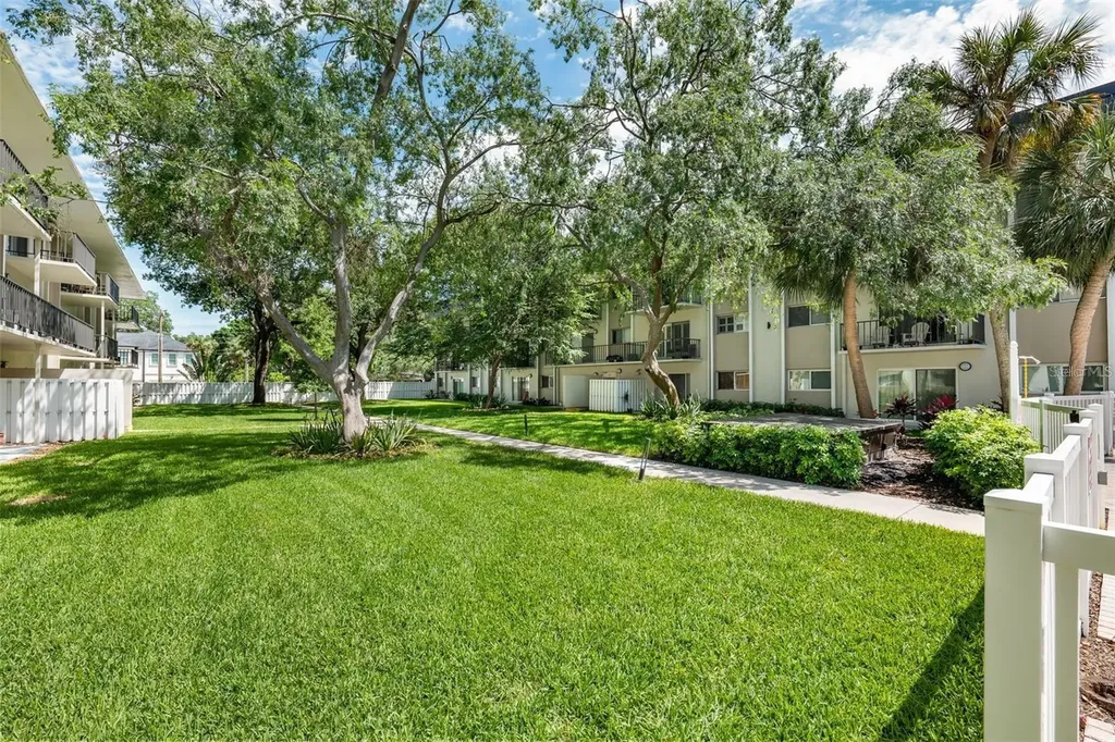 4610 W Gray Street Tampa FL 33609
