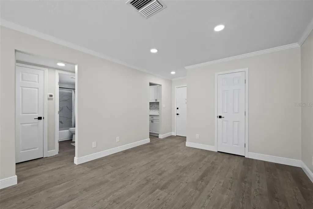 4610 W Gray Street Tampa FL 33609