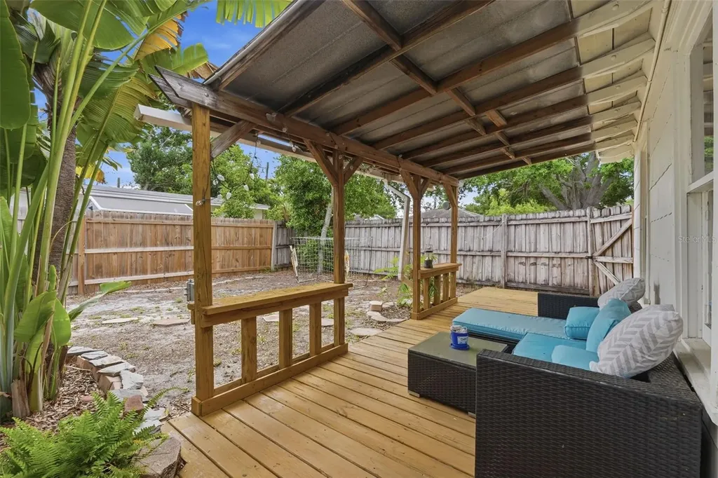 4348 8th Avenue N St Petersburg FL 33713