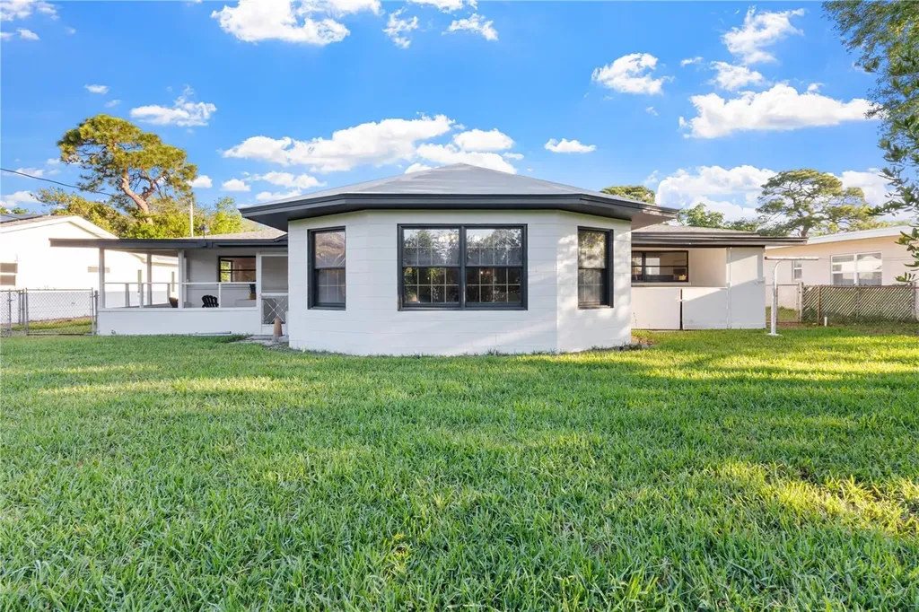 2554 68th Avenue S St Petersburg FL 33712