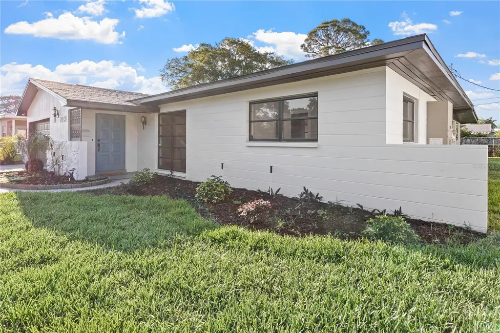 2554 68th Avenue S St Petersburg FL 33712