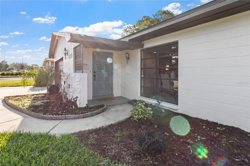 2554 68th Avenue S St Petersburg FL 33712