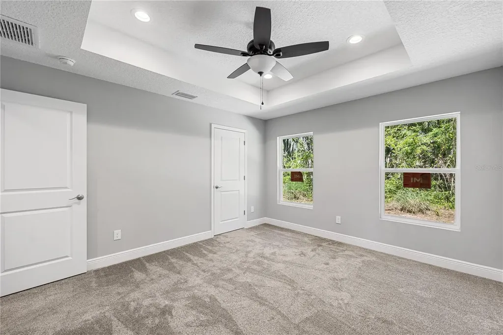 1025 Cr 452a Lake Panasoffkee FL 33538