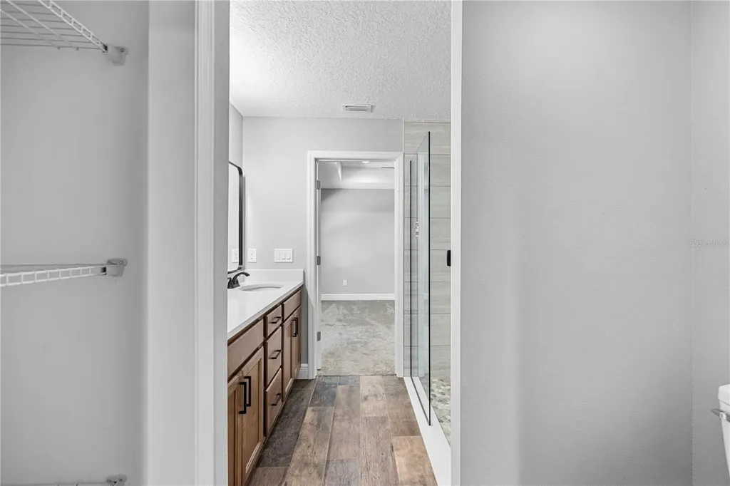 1025 Cr 452a Lake Panasoffkee FL 33538