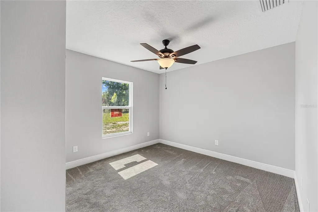 1025 Cr 452a Lake Panasoffkee FL 33538