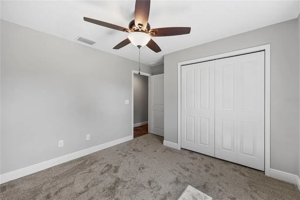 1025 Cr 452a Lake Panasoffkee FL 33538