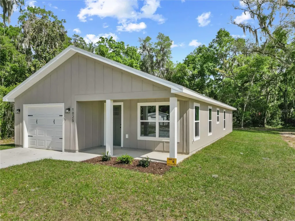 1025 Cr 452a Lake Panasoffkee FL 33538