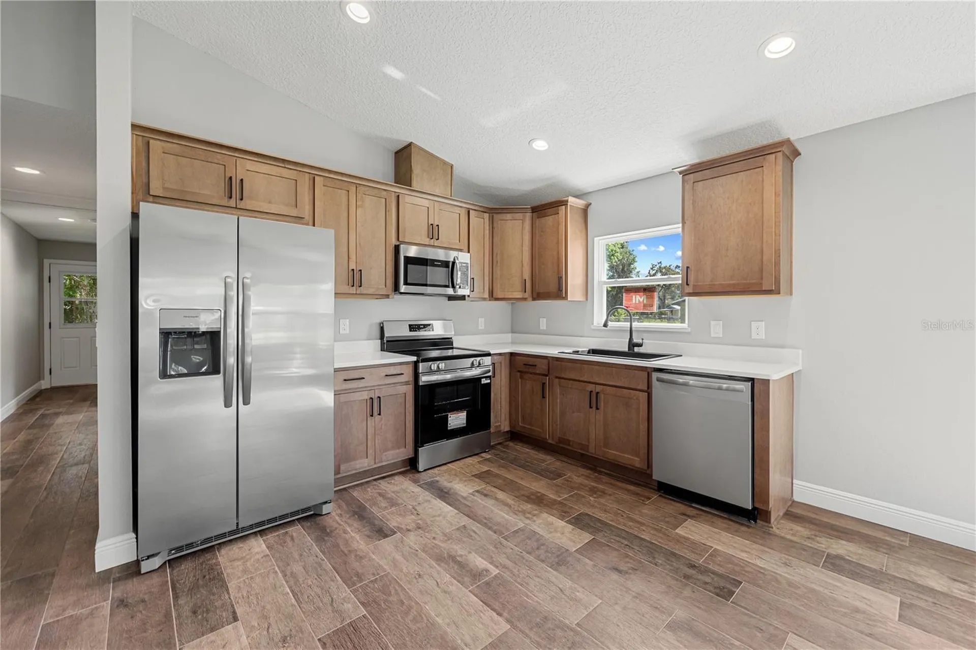 1025 Cr 452a Lake Panasoffkee FL 33538