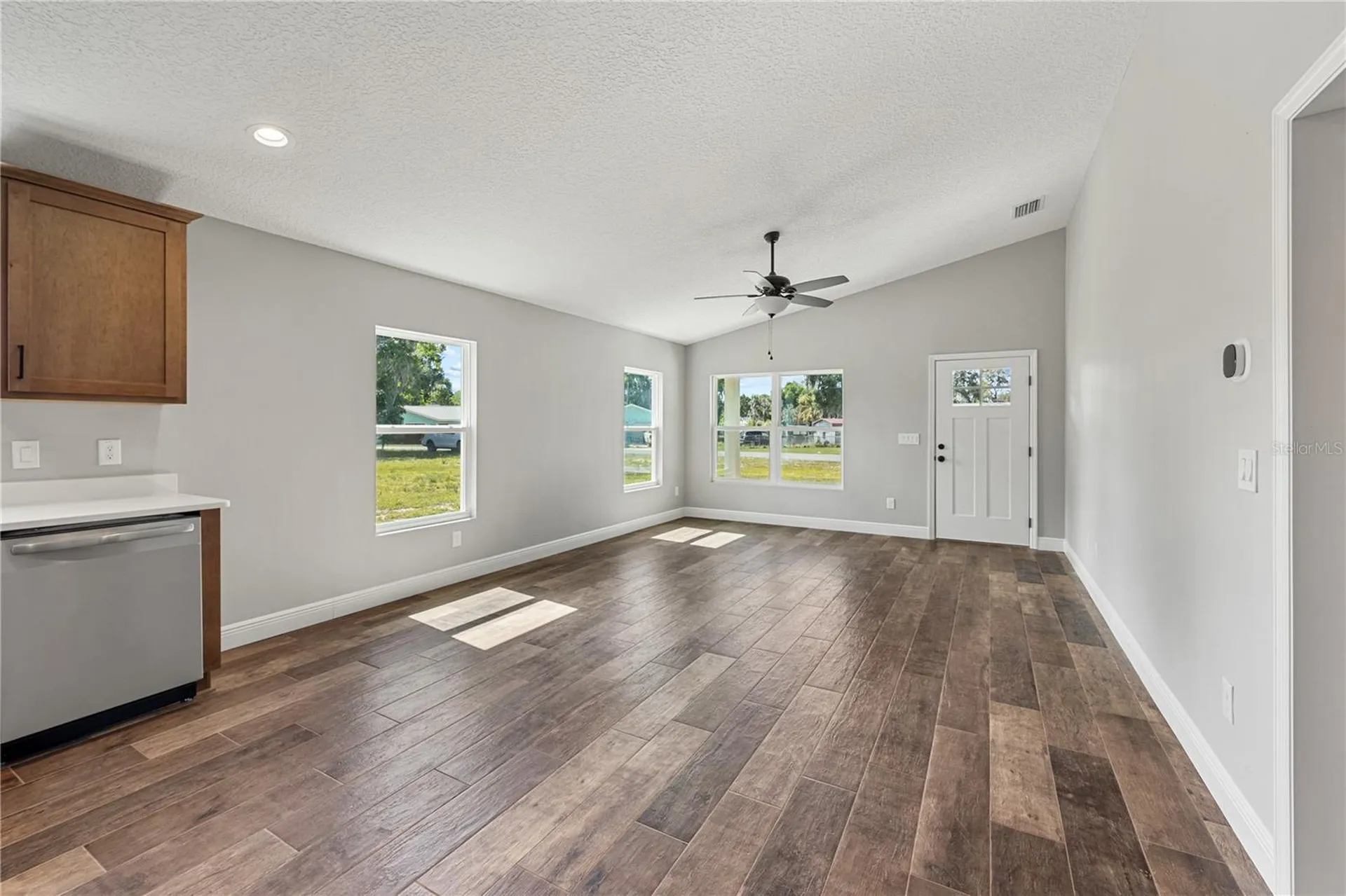 1025 Cr 452a Lake Panasoffkee FL 33538