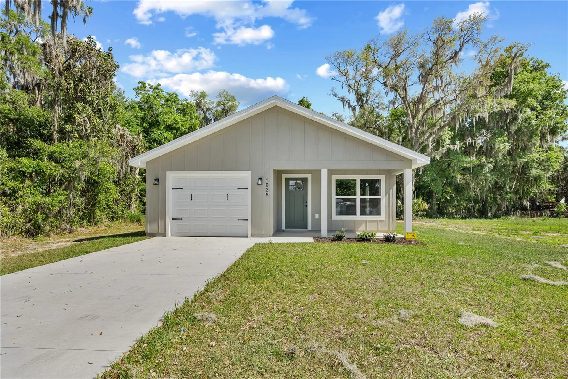 1025 Cr 452a Lake Panasoffkee FL 33538