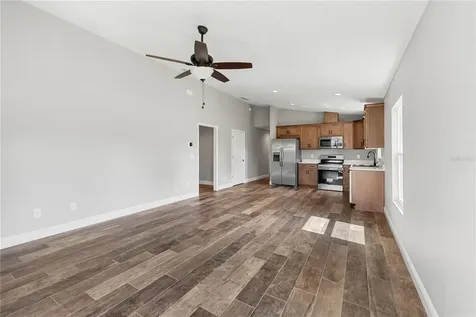 1025 Cr 452a Lake Panasoffkee FL 33538