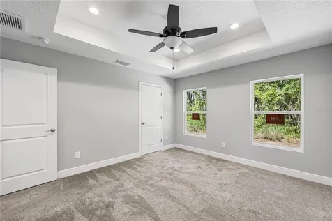 1025 Cr 452a Lake Panasoffkee FL 33538