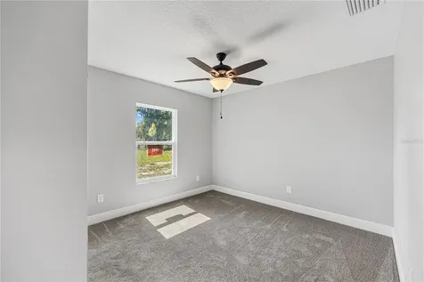 1025 Cr 452a Lake Panasoffkee FL 33538