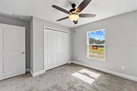 1025 Cr 452a Lake Panasoffkee FL 33538