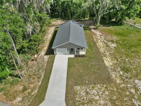 1025 Cr 452a Lake Panasoffkee FL 33538