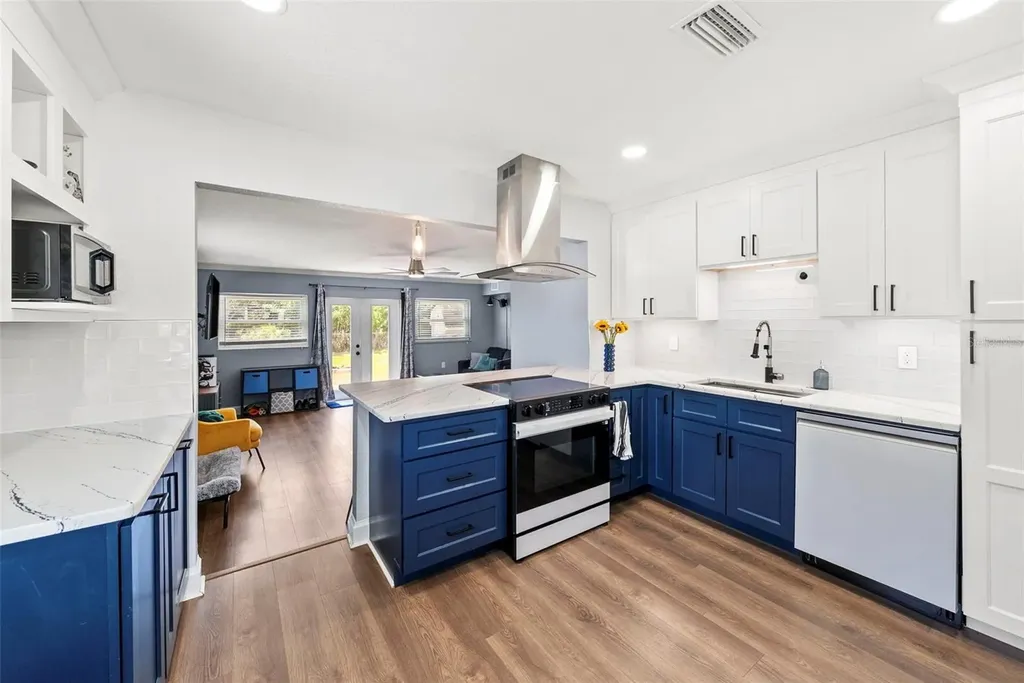 824 61st Avenue NE St Petersburg FL 33703