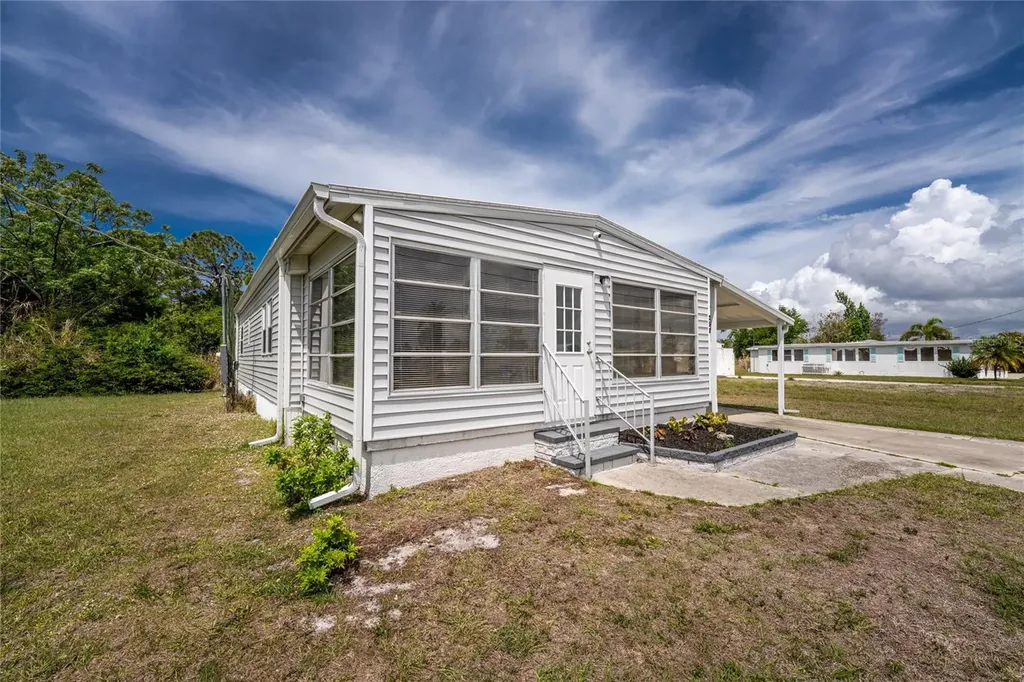 258 Via De Luna Englewood FL 34224