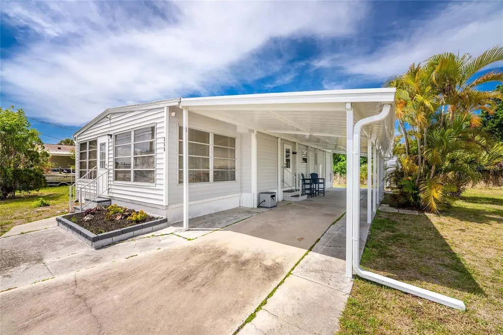 258 Via De Luna Englewood FL 34224