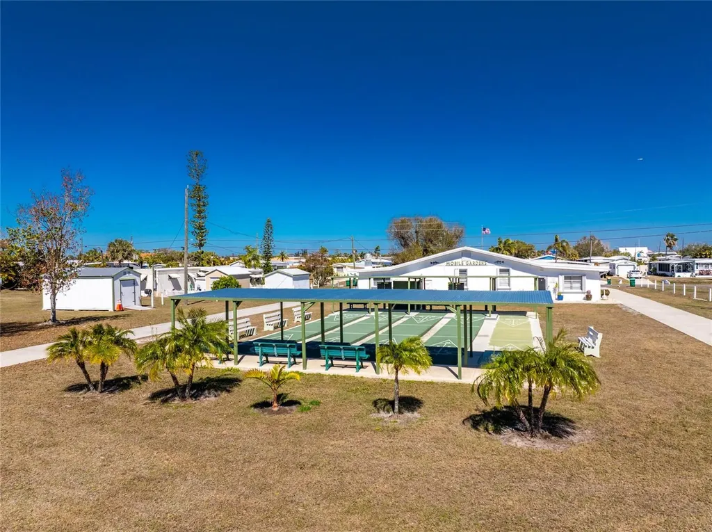 258 Via De Luna Englewood FL 34224