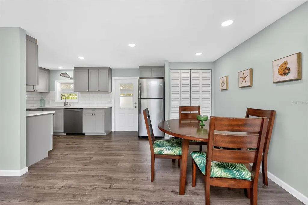 258 Via De Luna Englewood FL 34224