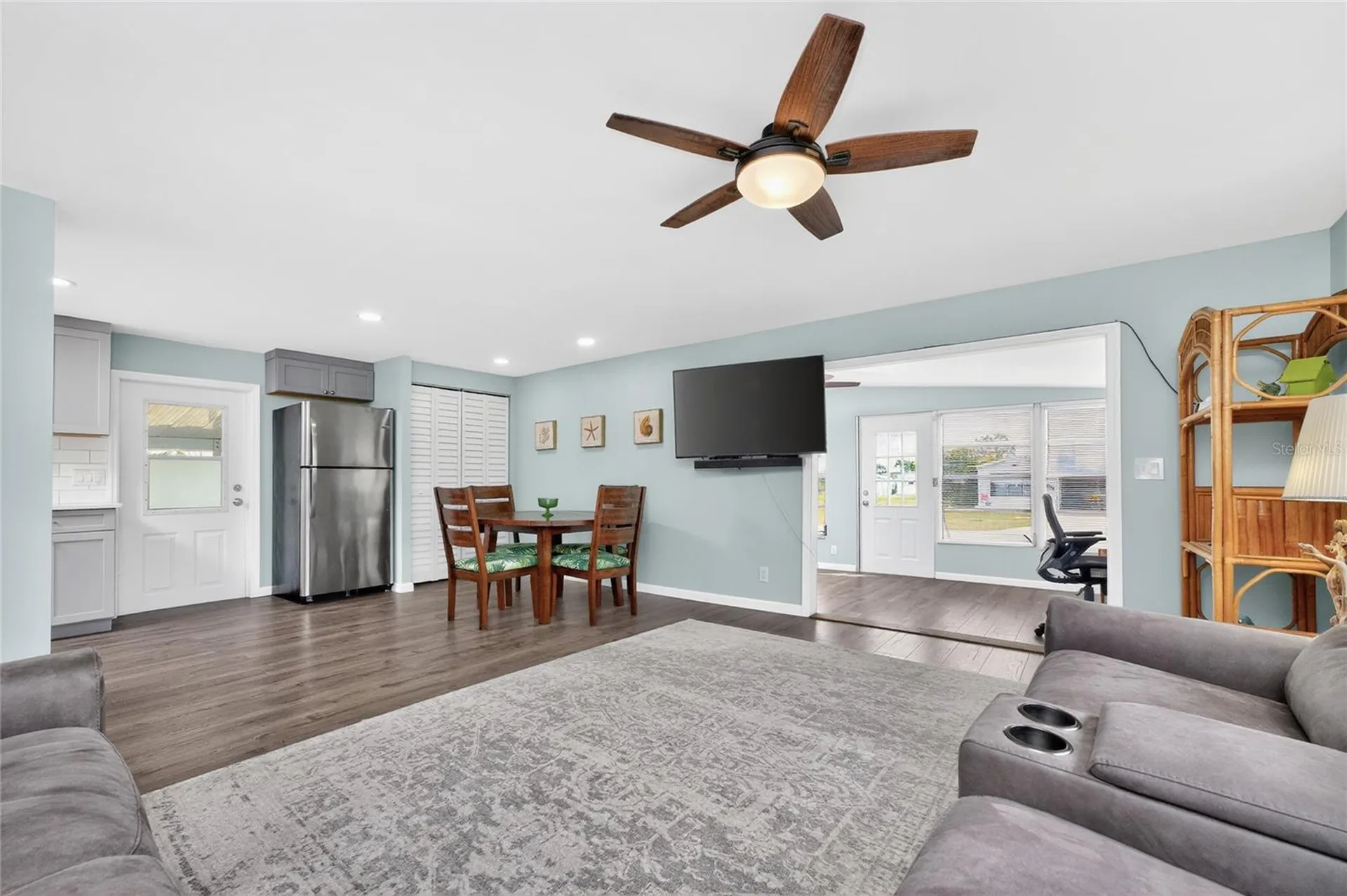 258 Via De Luna Englewood FL 34224