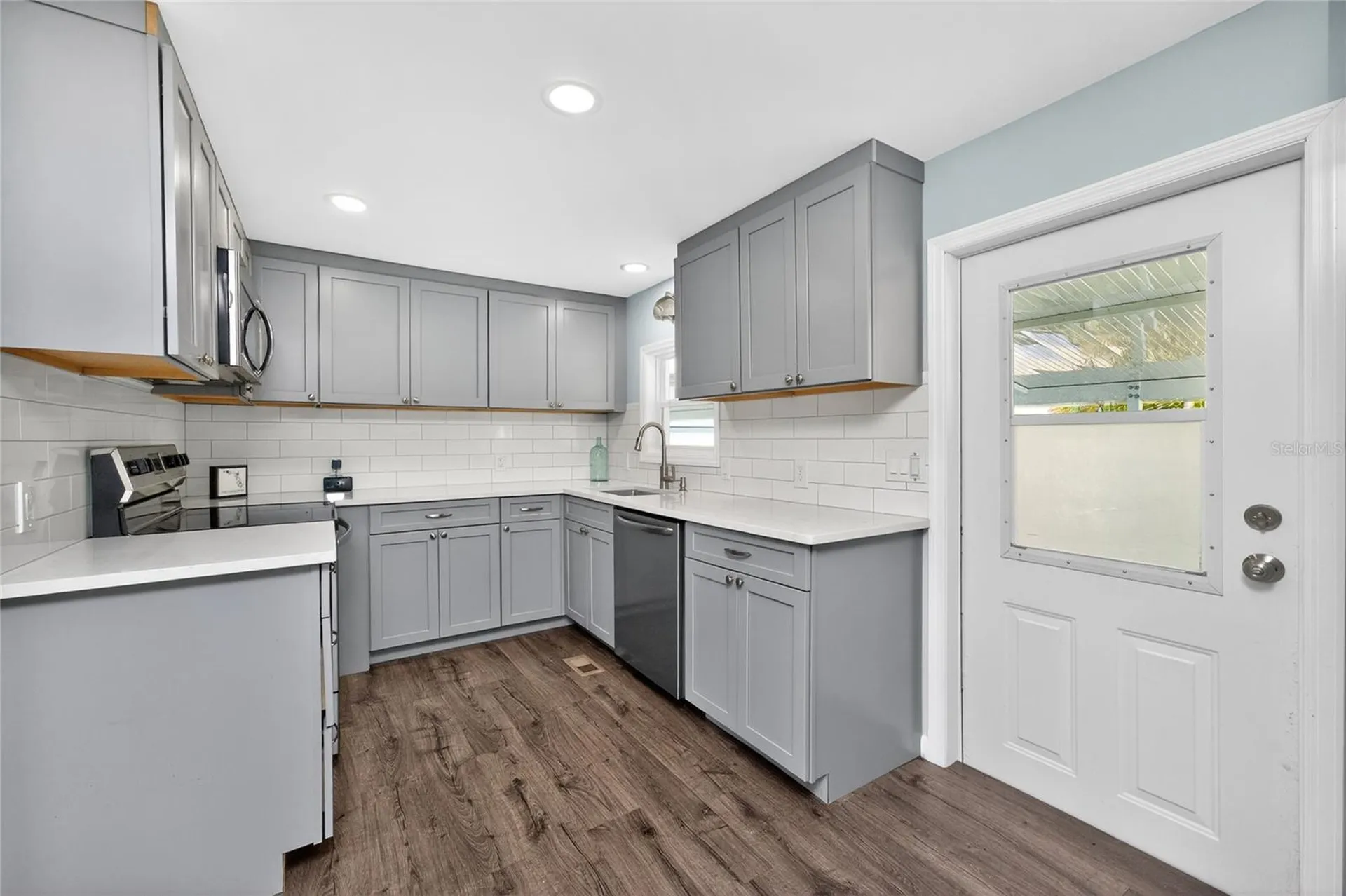 258 Via De Luna Englewood FL 34224