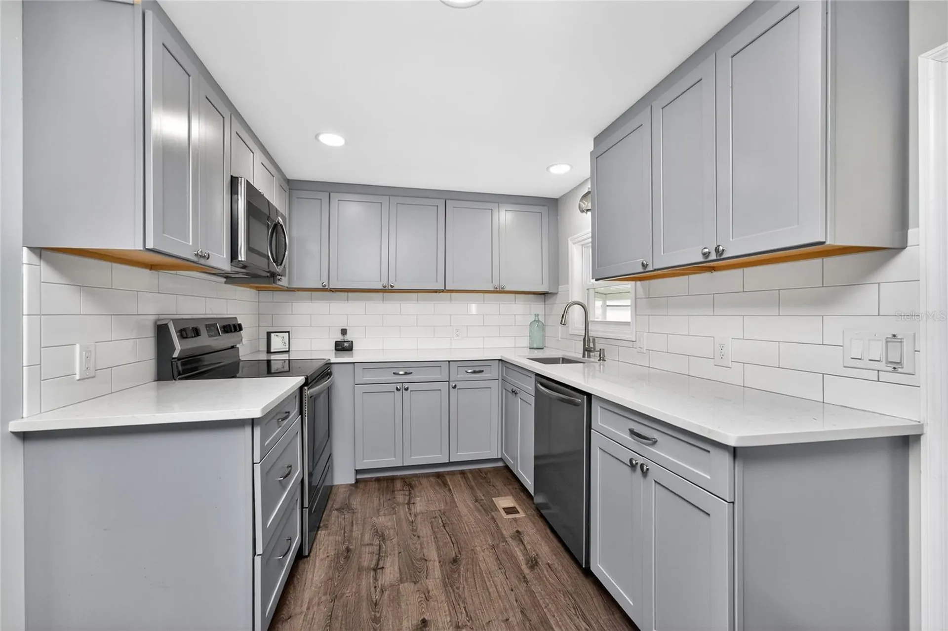 258 Via De Luna Englewood FL 34224