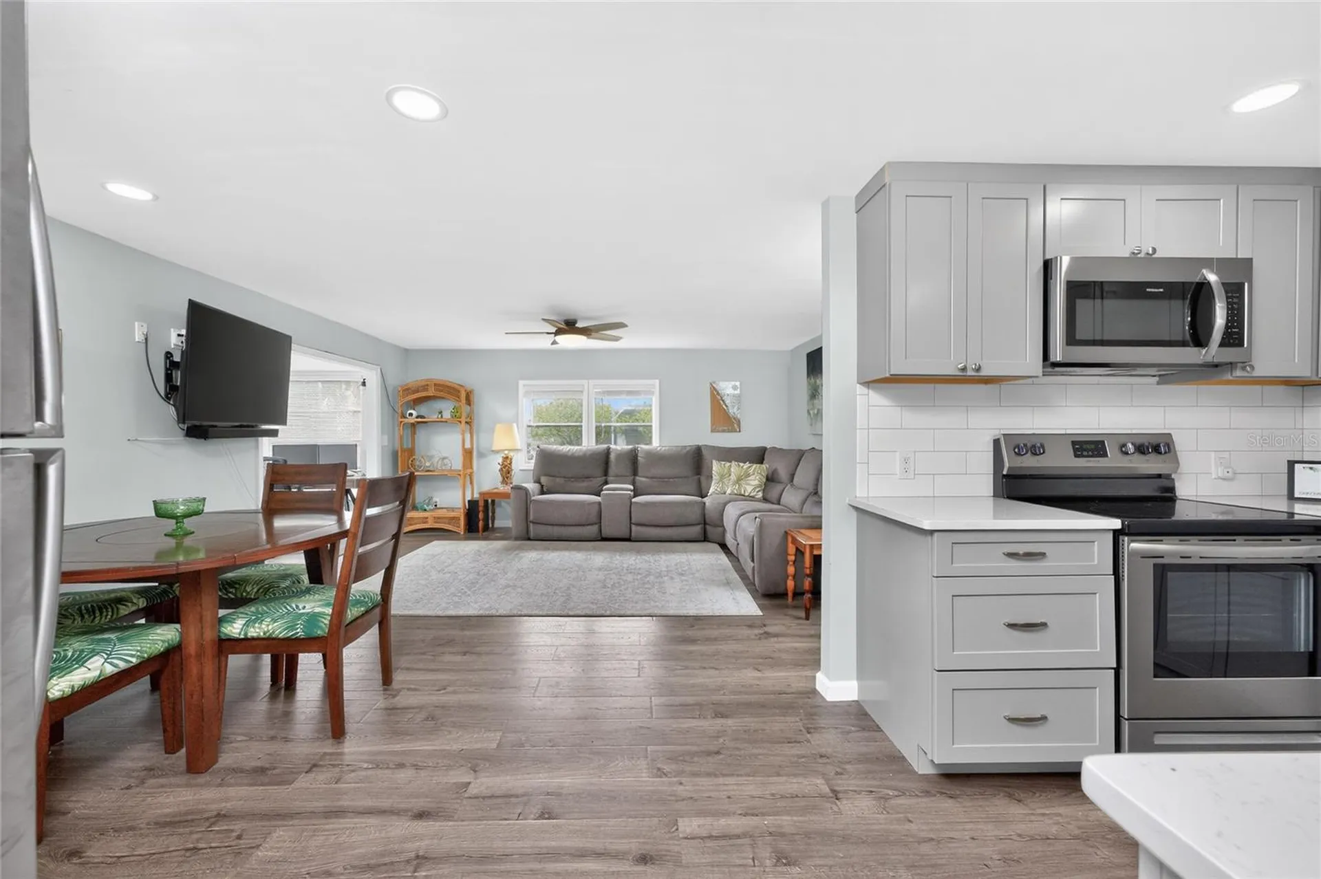 258 Via De Luna Englewood FL 34224