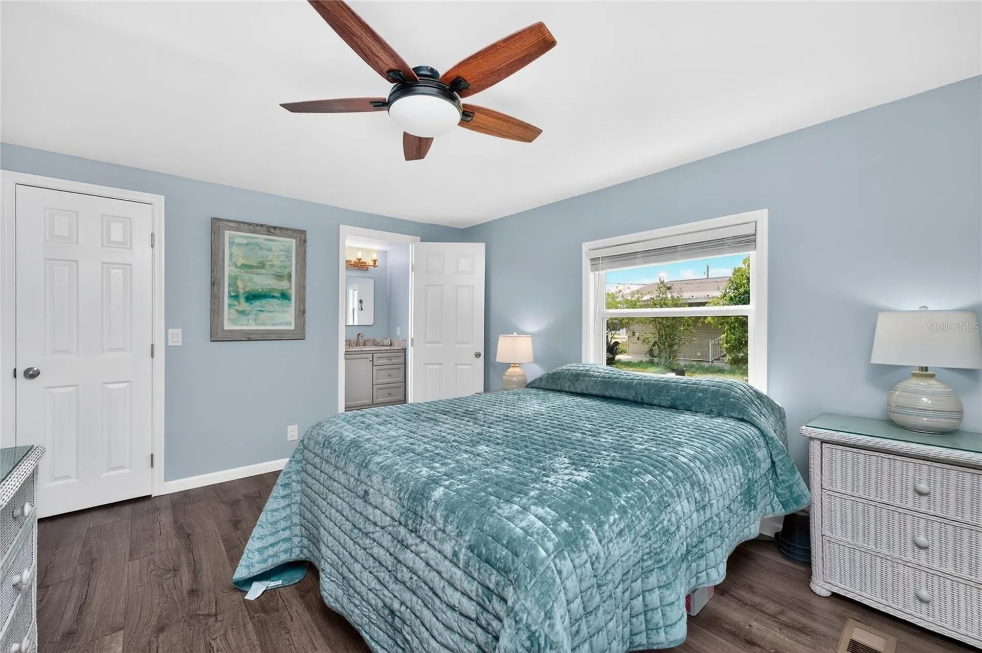 258 Via De Luna Englewood FL 34224