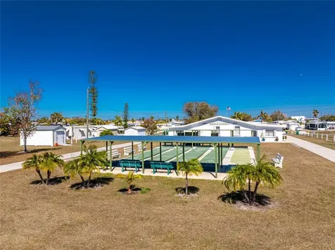 258 Via De Luna Englewood FL 34224
