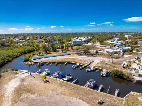 258 Via De Luna Englewood FL 34224