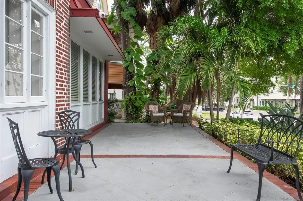 219 4th Avenue N St Petersburg FL 33701