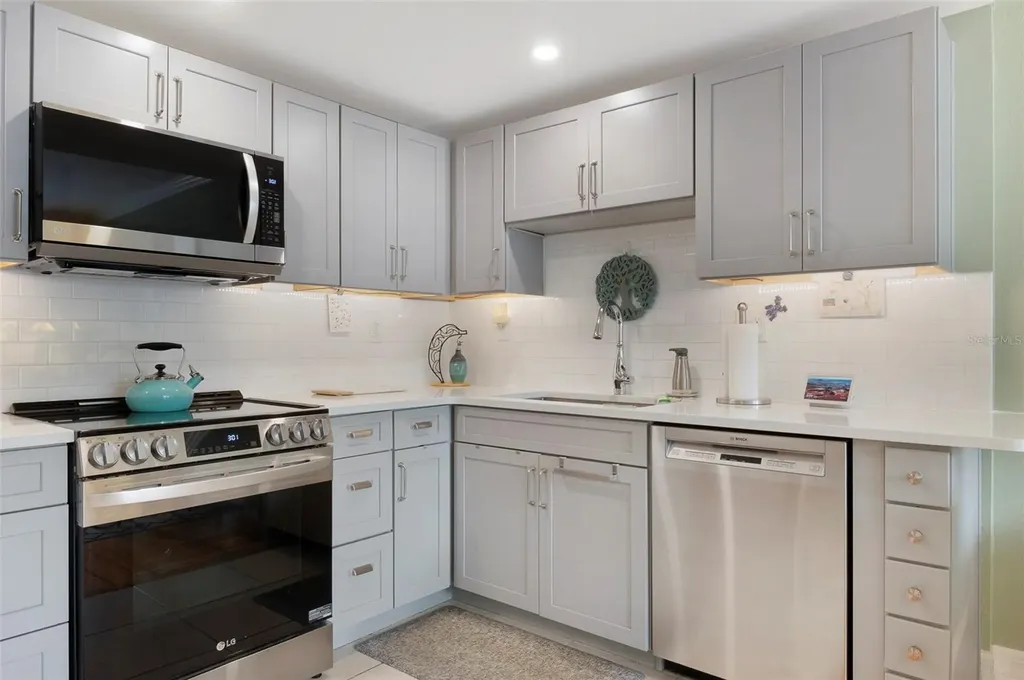219 4th Avenue N St Petersburg FL 33701