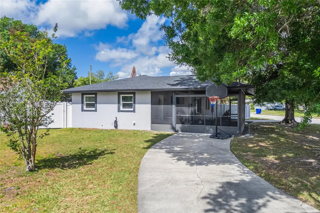 2 S Lavon Avenue Kissimmee FL 34741